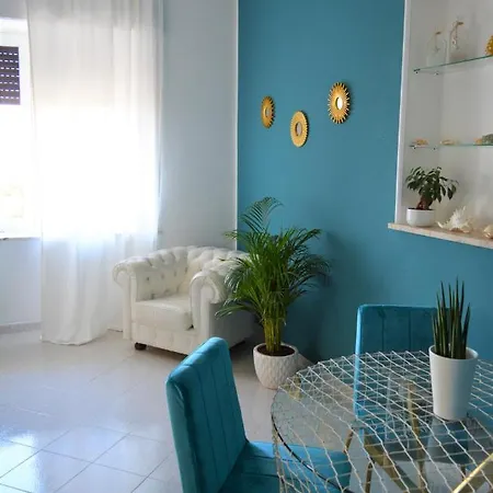 B&B A Due Passi Dal Mare 스칼레아