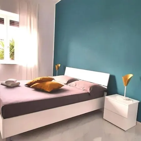 A Due Passi Dal Mare B&B 스칼레아