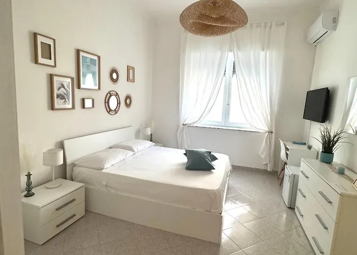 ベッド・アンド・ブレックファスト A Due Passi Dal Mare スカレア