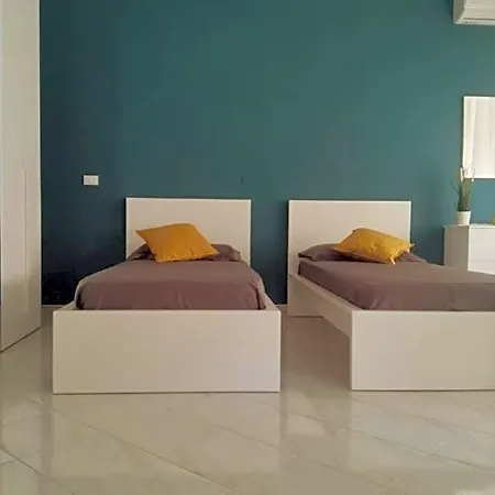 A Due Passi Dal Mare Bed and breakfast