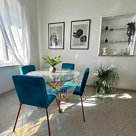 A Due Passi Dal Mare Bed and breakfast